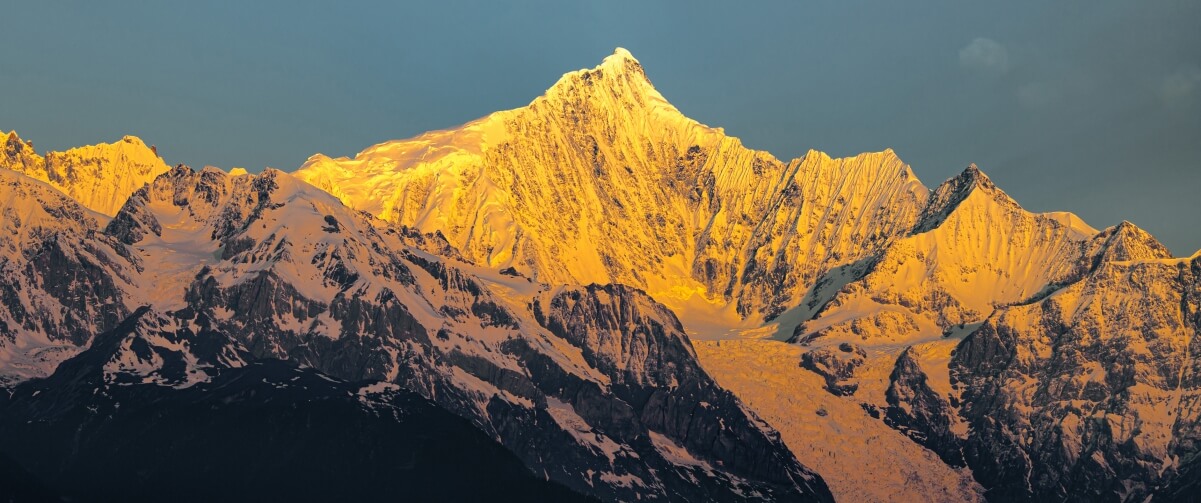 日照金山 带鱼屏壁纸