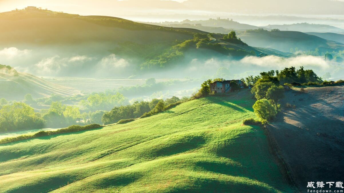 意大利托斯卡纳日出之光 田野上的迷雾 4k风景壁纸